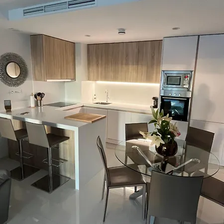 Apartamento Holiday Atalaya 3 Habitaciones,2 Banos, Espectacular , Wifi * Estepona
